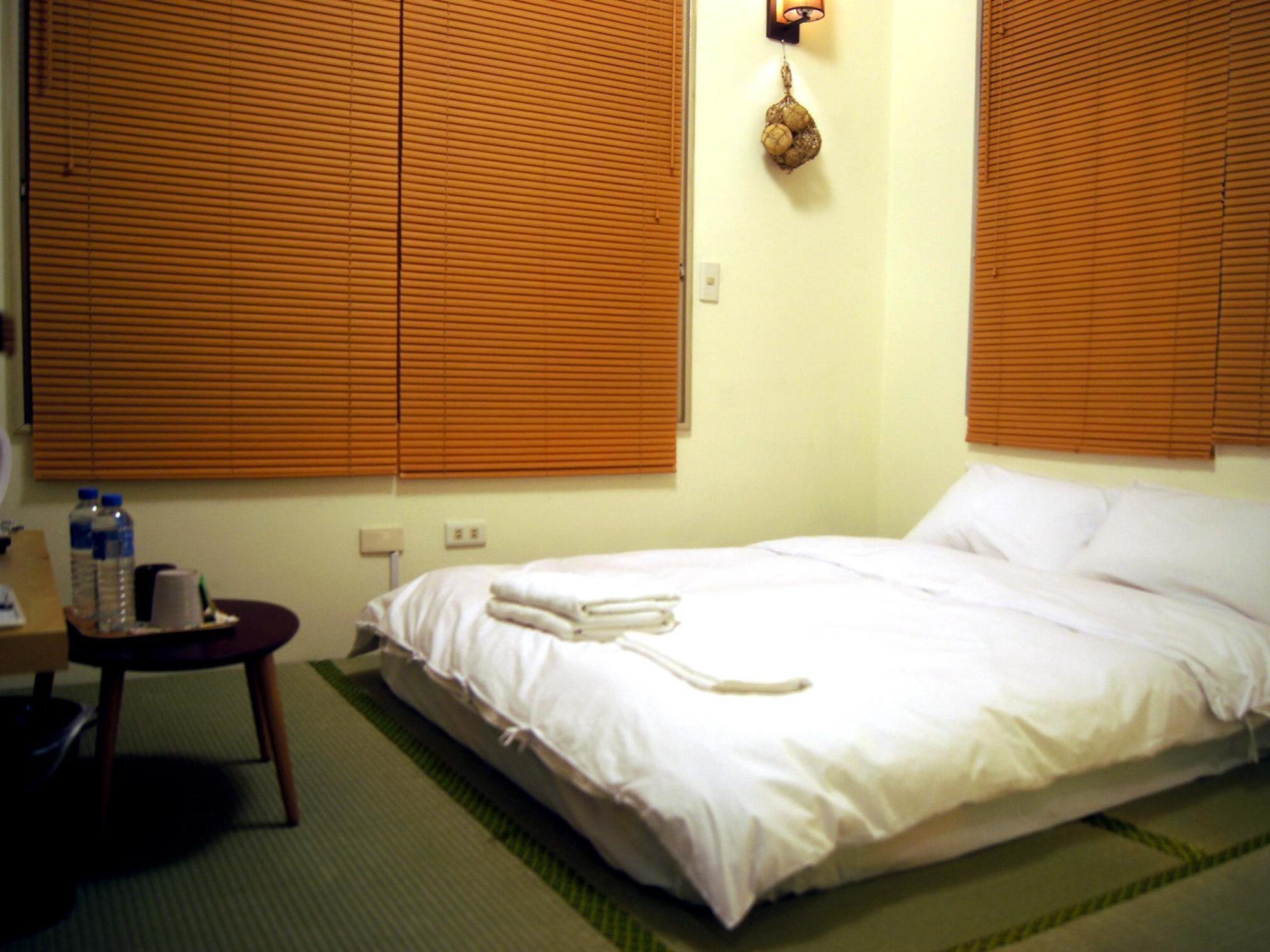 Love Hostel Tainan Buitenkant foto