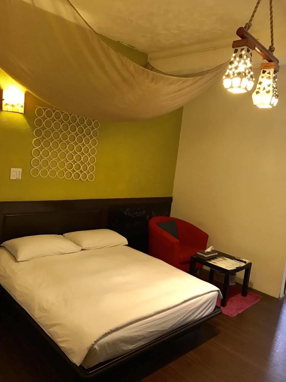 Love Hostel Tainan Buitenkant foto