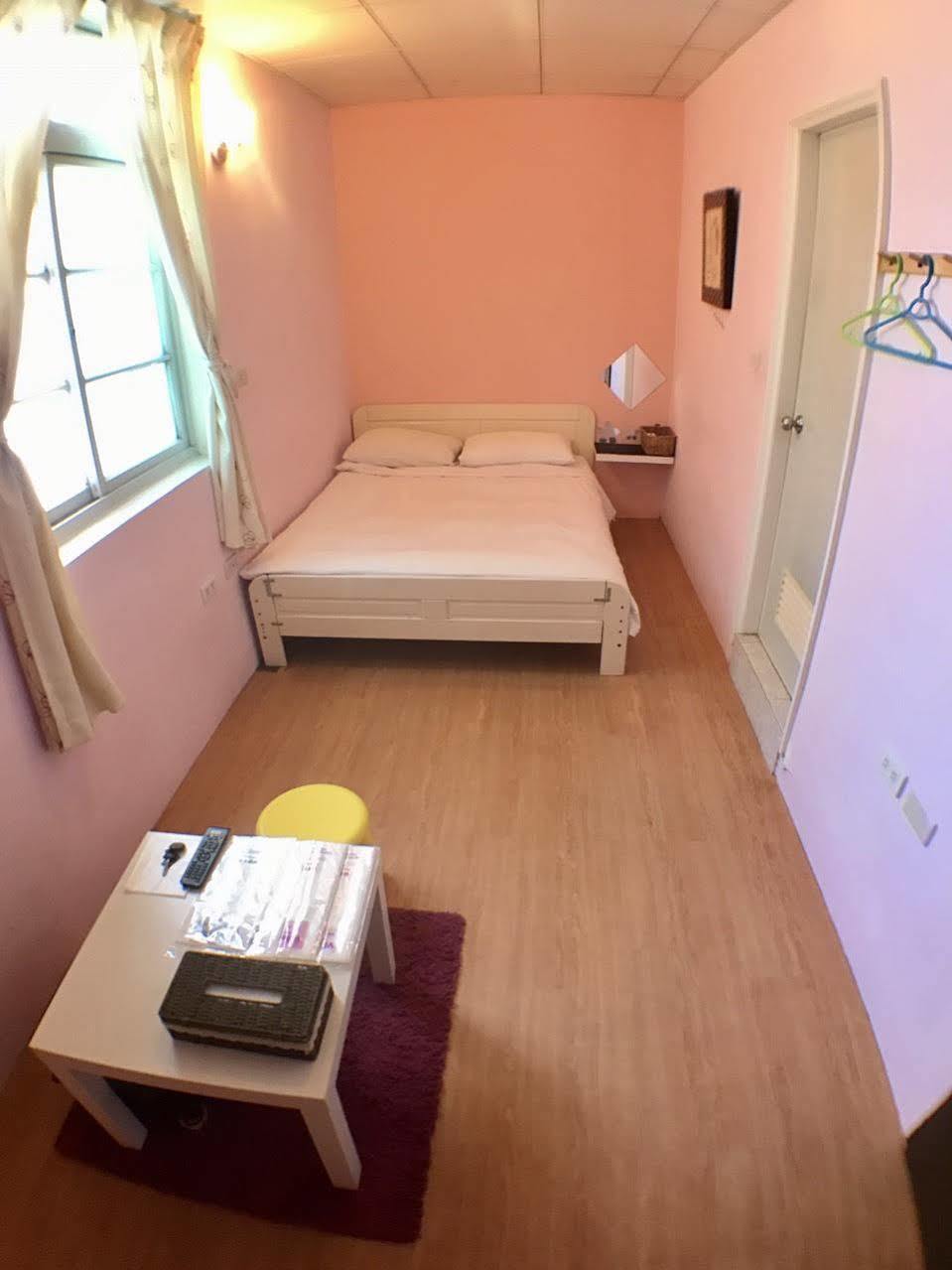 Love Hostel Tainan Buitenkant foto