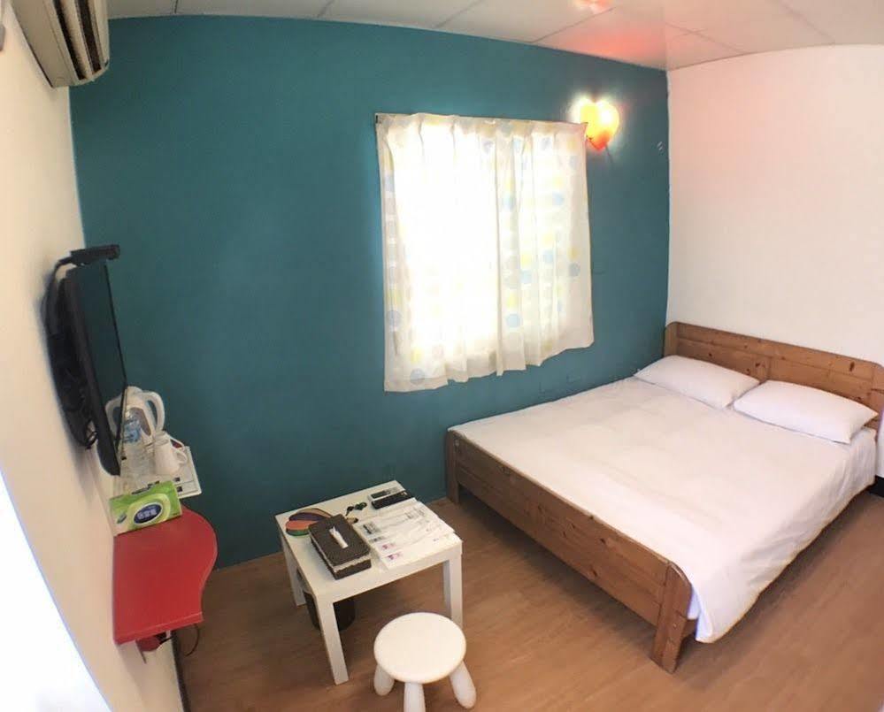 Love Hostel Tainan Buitenkant foto