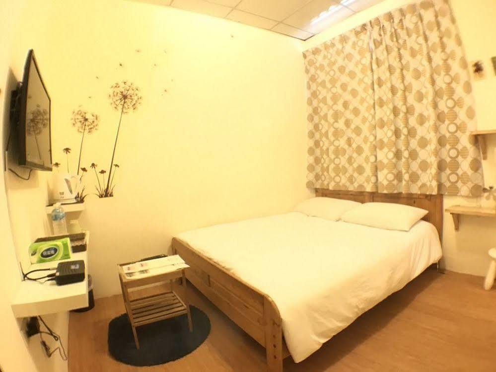 Love Hostel Tainan Buitenkant foto