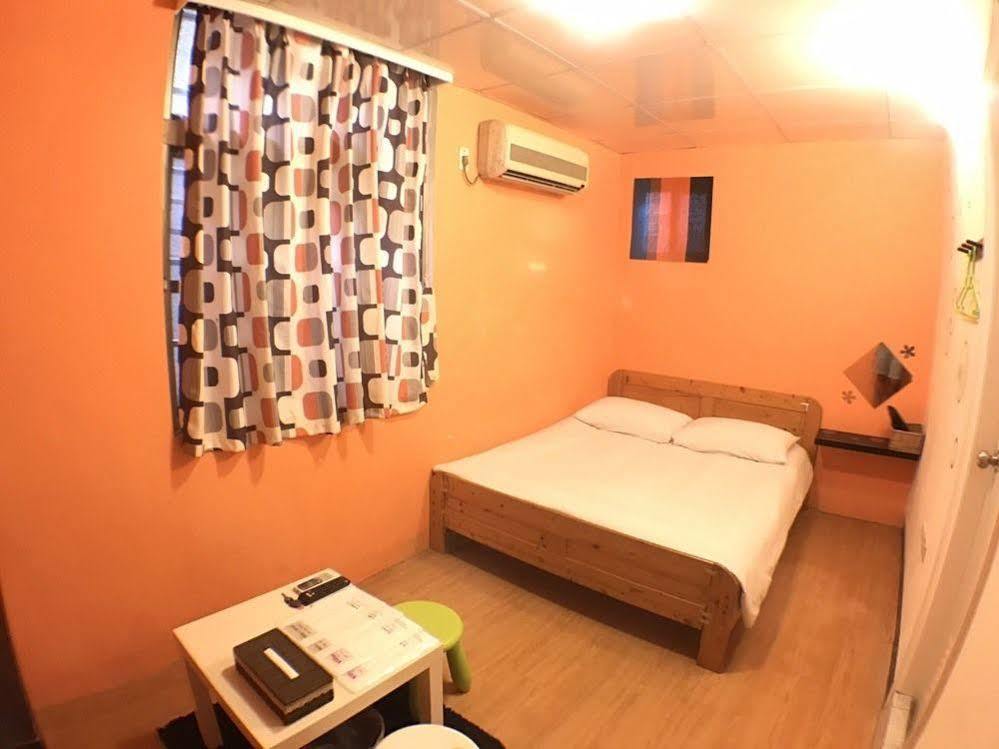 Love Hostel Tainan Buitenkant foto