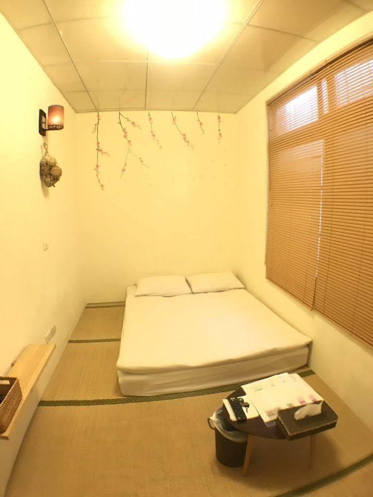 Love Hostel Tainan Buitenkant foto