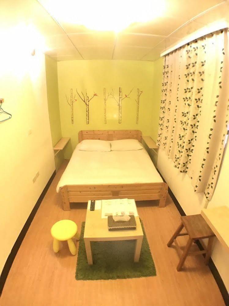 Love Hostel Tainan Buitenkant foto