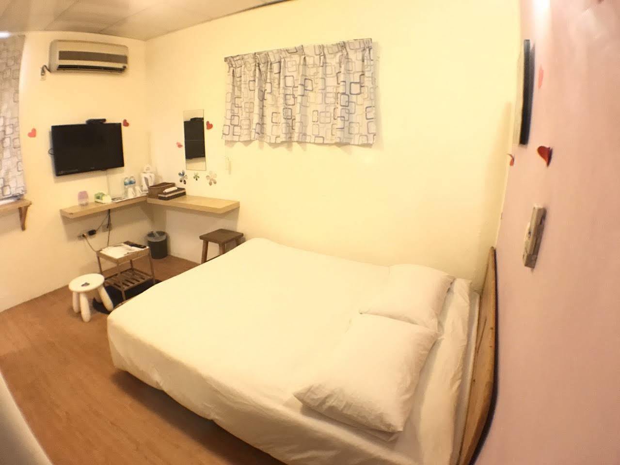 Love Hostel Tainan Buitenkant foto